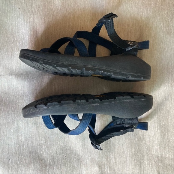 CHACO Sz 8.5 Z1 Toe Wrap Adjustable Strap Vibram Sole Outdoor Sandals - Picture 11 of 13